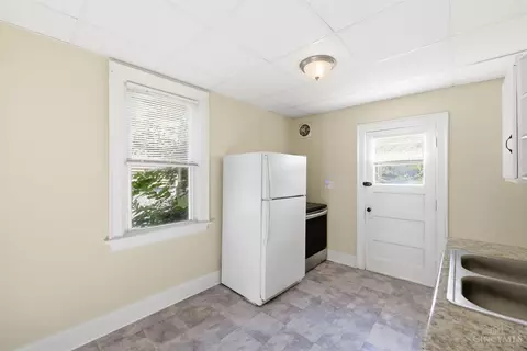 Kitchen - 1406 Beech Ave, Cincinnati, OH 45205 photo 1 of 3