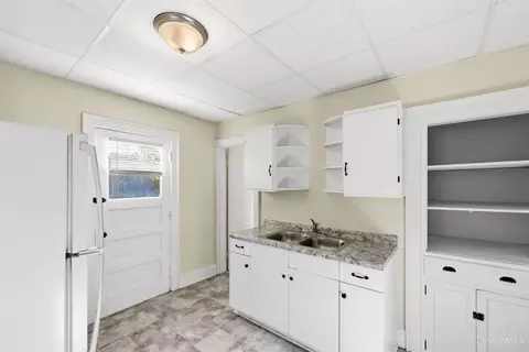 Kitchen - 1406 Beech Ave, Cincinnati, OH 45205 photo 2 of 3