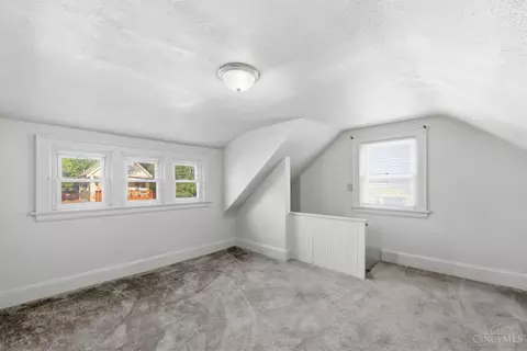 Bedroom - 1406 Beech Ave, Cincinnati, OH 45205 photo 6 of 9