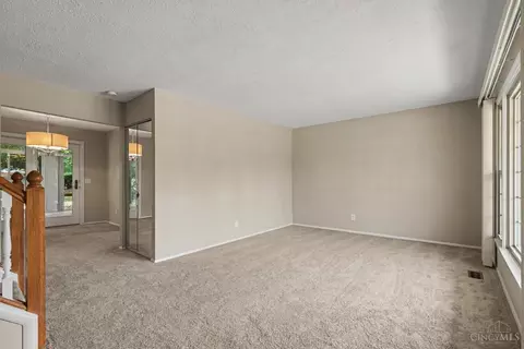 Living - 5494 Cleander Dr, Cincinnati, OH 45238 photo 1 of 4