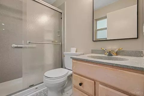 Bath - 5494 Cleander Dr, Cincinnati, OH 45238 photo 1 of 2