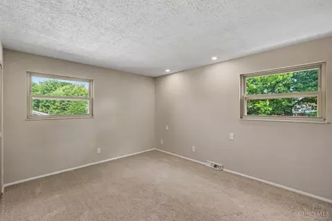 Bedroom - 5494 Cleander Dr, Cincinnati, OH 45238 photo 3 of 7