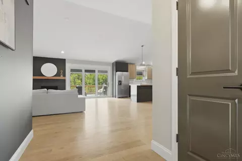 Entry Way - 10467 Mill Rd, Cincinnati, OH 45240 photo 1 of 2