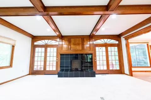 Living - 3920 Nicklaus Ct, Cincinnati, OH 45245 photo 3 of 11