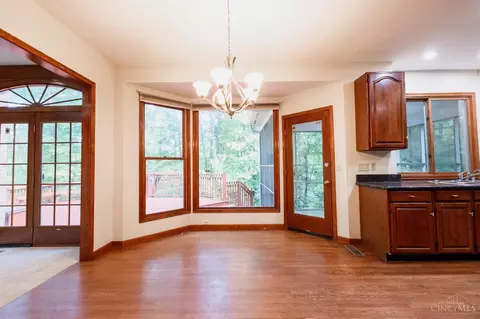 Living - 3920 Nicklaus Ct, Cincinnati, OH 45245 photo 7 of 11