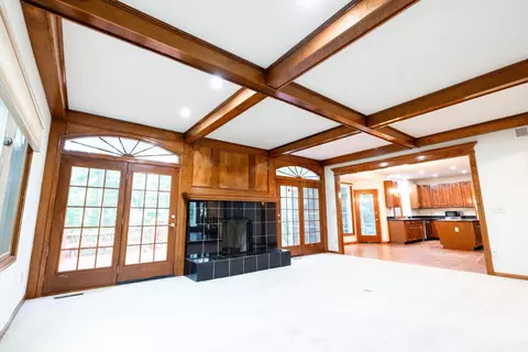 Living - 3920 Nicklaus Ct, Cincinnati, OH 45245 photo 5 of 11