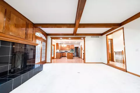 Living - 3920 Nicklaus Ct, Cincinnati, OH 45245 photo 6 of 11