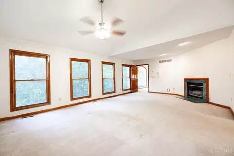 Living - 3920 Nicklaus Ct, Cincinnati, OH 45245 photo 10 of 11
