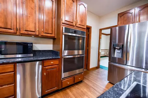 Kitchen - 3920 Nicklaus Ct, Cincinnati, OH 45245 photo 5 of 5
