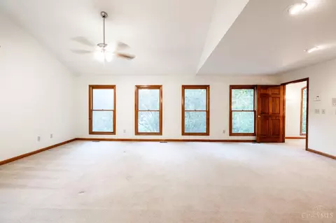 Living - 3920 Nicklaus Ct, Cincinnati, OH 45245 photo 9 of 11