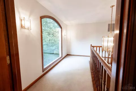 Entry Way - 3920 Nicklaus Ct, Cincinnati, OH 45245 photo 5 of 7