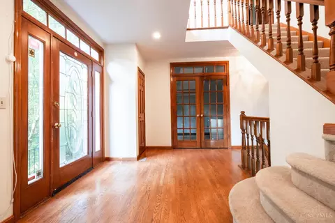 Entry Way - 3920 Nicklaus Ct, Cincinnati, OH 45245 photo 1 of 7