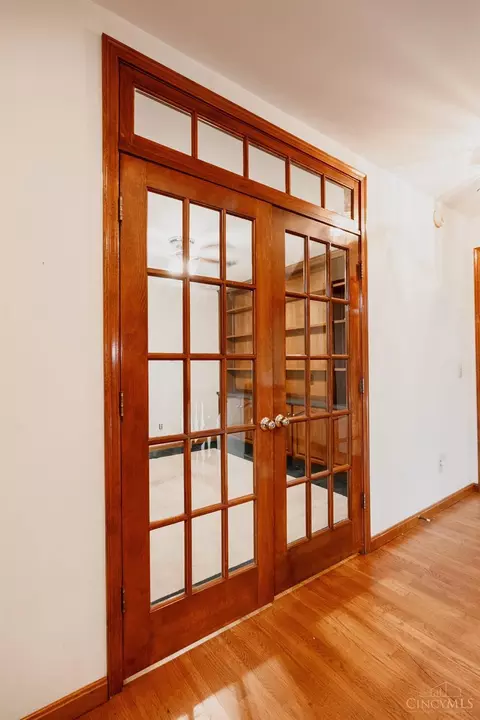 Entry Way - 3920 Nicklaus Ct, Cincinnati, OH 45245 photo 3 of 7