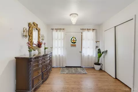 Entry Way - 3712 Shroyer Rd, Kettering, OH 45429 photo 1 of 3