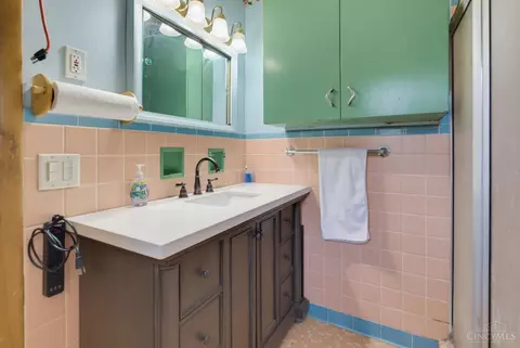 Bath - 3712 Shroyer Rd, Kettering, OH 45429 photo 2 of 4