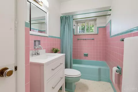 Bath - 3712 Shroyer Rd, Kettering, OH 45429 photo 4 of 4
