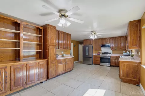 Kitchen - 3712 Shroyer Rd, Kettering, OH 45429 photo 2 of 7