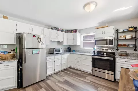 Kitchen - 1231 Thurnridge Dr, Reading, OH 45215 photo 4 of 8