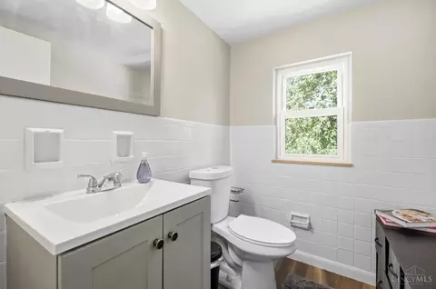 Bath - 1231 Thurnridge Dr, Reading, OH 45215 photo 4 of 5