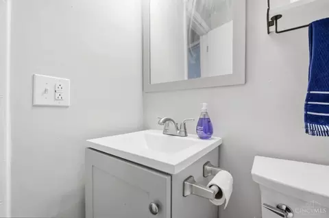 Bath - 1231 Thurnridge Dr, Reading, OH 45215 photo 2 of 5