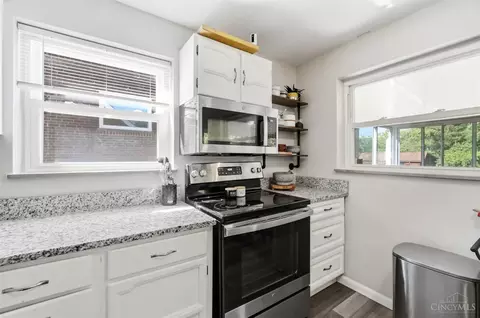Kitchen - 1231 Thurnridge Dr, Reading, OH 45215 photo 5 of 8