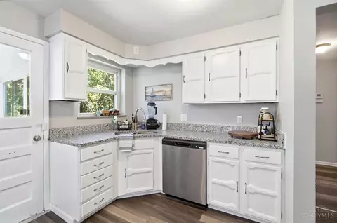Kitchen - 1231 Thurnridge Dr, Reading, OH 45215 photo 6 of 8