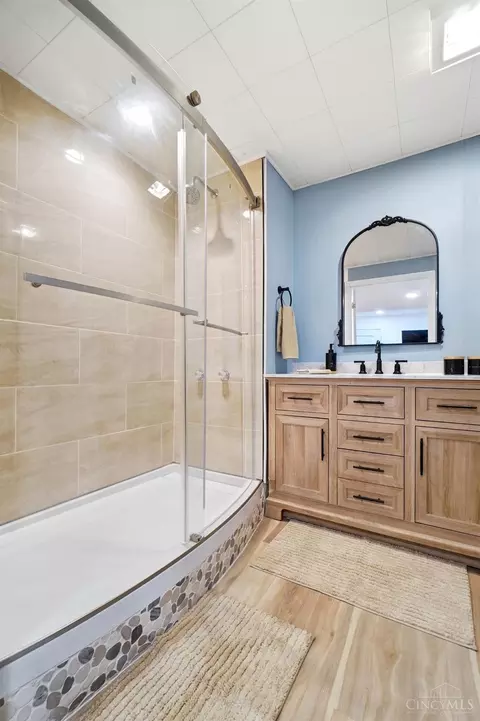 Bath - 7335 Derby Dr, Hamilton, OH 45011 photo 8 of 9
