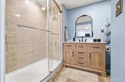 Bath - 7335 Derby Dr, Hamilton, OH 45011 photo 7 of 9