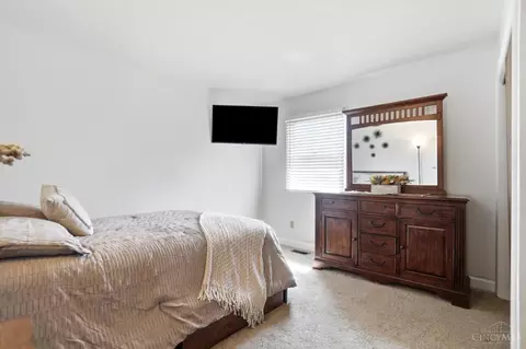 Bedroom - 7335 Derby Dr, Hamilton, OH 45011 photo 4 of 13