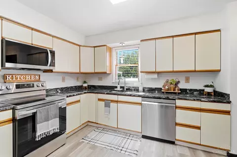 Kitchen - 7335 Derby Dr, Hamilton, OH 45011 photo 3 of 5