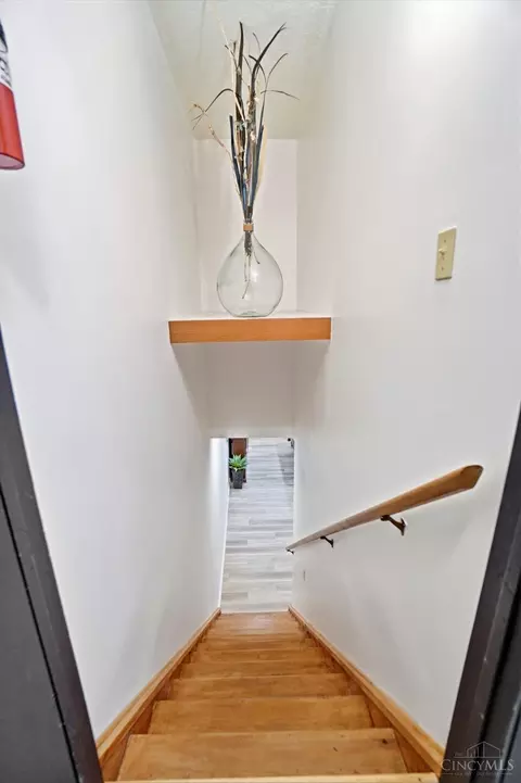 Entry Way - 7335 Derby Dr, Hamilton, OH 45011 photo 7 of 7
