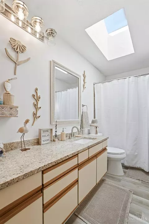 Bath - 7335 Derby Dr, Hamilton, OH 45011 photo 2 of 9