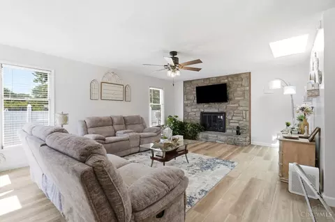 Living - 7335 Derby Dr, Hamilton, OH 45011 photo 2 of 3