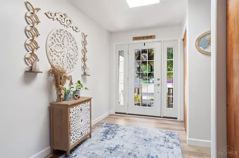 Entry Way - 7335 Derby Dr, Hamilton, OH 45011 photo 1 of 7