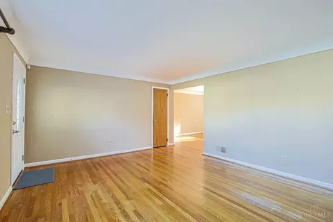 Living - 1190 Thurnridge Dr, Reading, OH 45215 photo 4 of 4