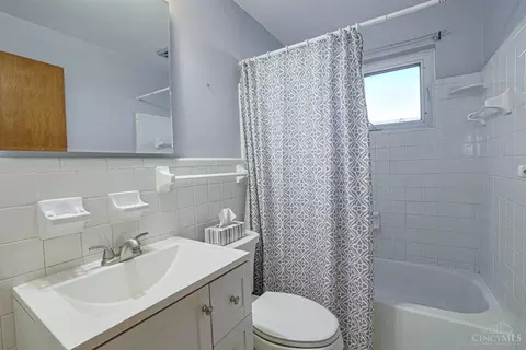 Bath - 1190 Thurnridge Dr, Reading, OH 45215 photo 1 of 1