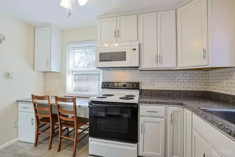 Kitchen - 1190 Thurnridge Dr, Reading, OH 45215 photo 3 of 4