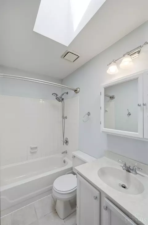 Bath - 2823 Keystone Dr, Cincinnati, OH 45230 photo 5 of 7