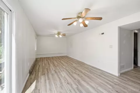 Living - 2823 Keystone Dr, Cincinnati, OH 45230 photo 6 of 8