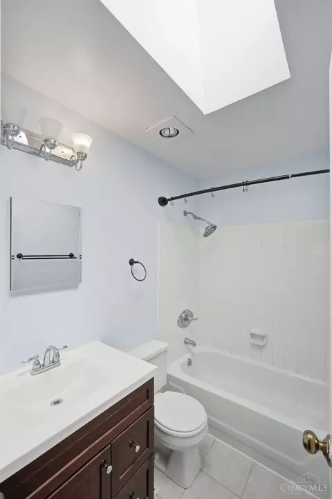 Bath - 2823 Keystone Dr, Cincinnati, OH 45230 photo 3 of 7