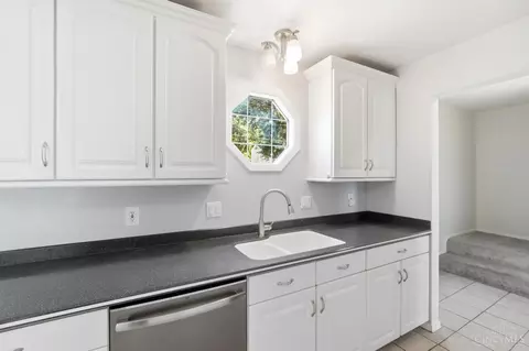 Kitchen - 2823 Keystone Dr, Cincinnati, OH 45230 photo 3 of 6