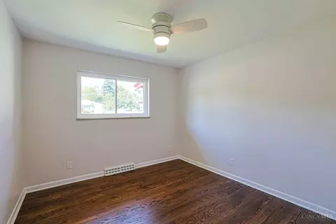 Bedroom - 2079 Arrowood Pl, Cincinnati, OH 45231 photo 5 of 8