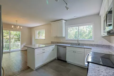 Kitchen - 2079 Arrowood Pl, Cincinnati, OH 45231 photo 2 of 3