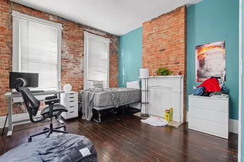 Bedroom - 256 Warner St, Cincinnati, OH 45219 photo 1 of 4