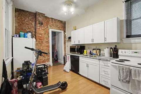 Kitchen - 256 Warner St, Cincinnati, OH 45219 photo 2 of 2