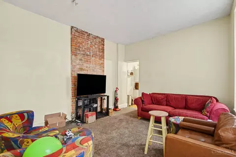 Living - 256 Warner St, Cincinnati, OH 45219 photo 1 of 3