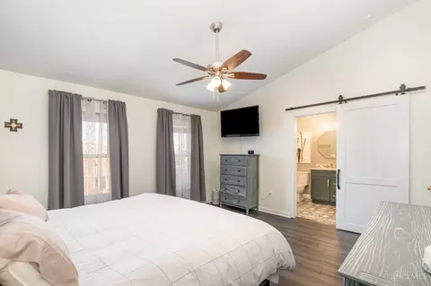 Bedroom - 1015 Cutter St, Cincinnati, OH 45203 photo 2 of 5