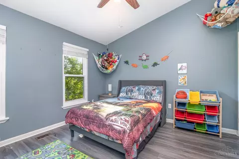 Bedroom - 1015 Cutter St, Cincinnati, OH 45203 photo 4 of 5