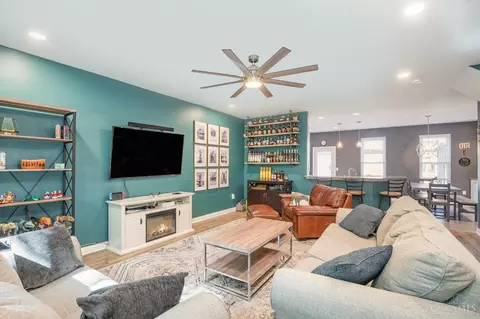 Living - 1015 Cutter St, Cincinnati, OH 45203 photo 2 of 3
