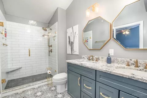 Bath - 1015 Cutter St, Cincinnati, OH 45203 photo 2 of 4